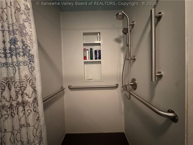 68 Skidmore Lane, Poca, WV 25159