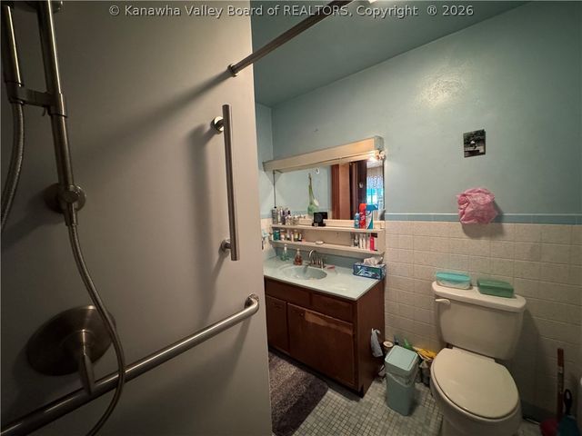 68 Skidmore Lane, Poca, WV 25159