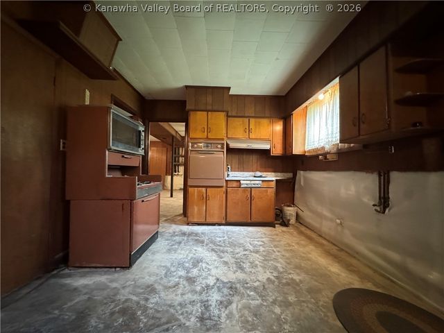 68 Skidmore Lane, Poca, WV 25159