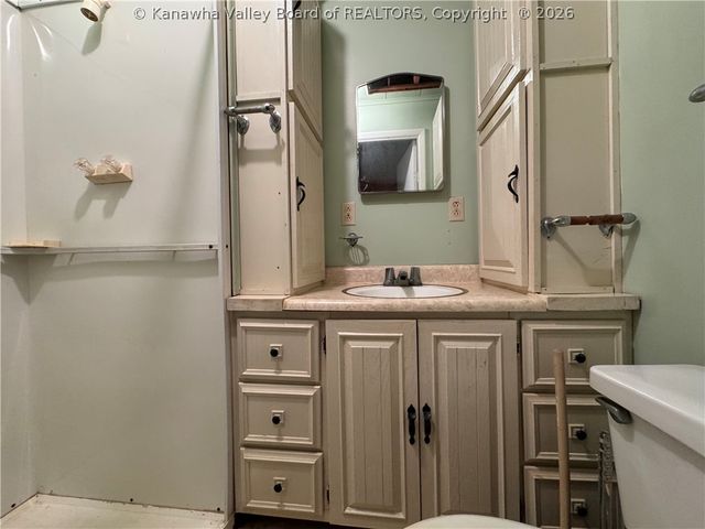68 Skidmore Lane, Poca, WV 25159