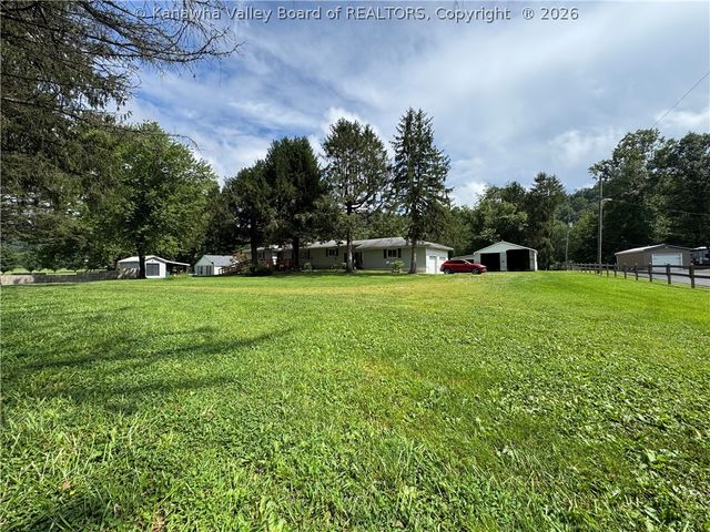 68 Skidmore Lane, Poca, WV 25159