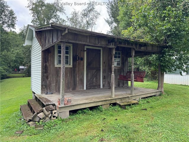 68 Skidmore Lane, Poca, WV 25159