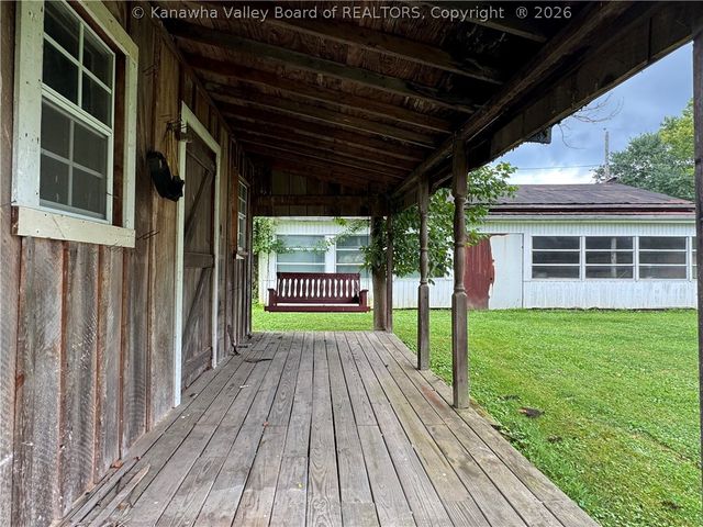 68 Skidmore Lane, Poca, WV 25159