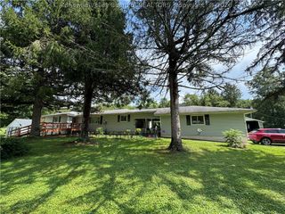 68 Skidmore Lane, Poca, WV 25159