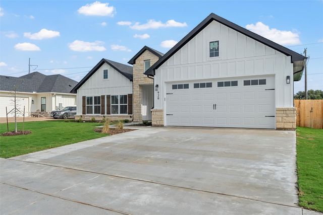 920 Gallant Fox Road, Hewitt, TX 76643