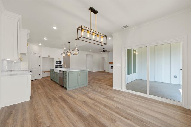 920 Gallant Fox Road, Hewitt, TX 76643