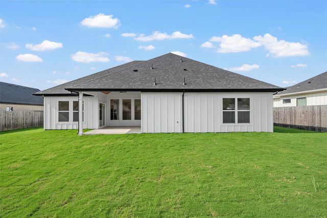 920 Gallant Fox Road, Hewitt, TX 76643