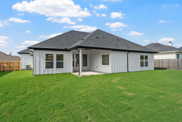 920 Gallant Fox Road, Hewitt, TX 76643