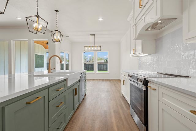 920 Gallant Fox Road, Hewitt, TX 76643