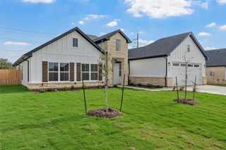 920 Gallant Fox Road, Hewitt, TX 76643