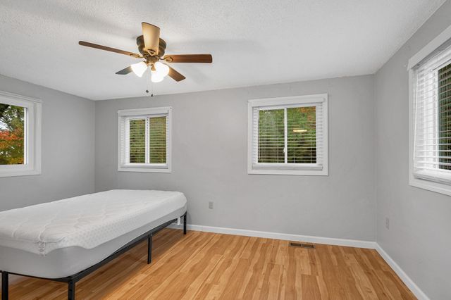 100 Village Dr, Dracut, MA 01826
