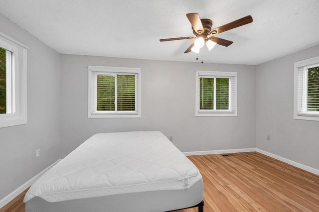 100 Village Dr, Dracut, MA 01826