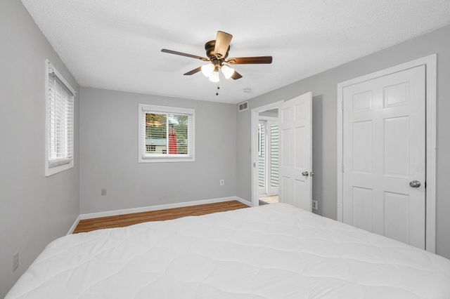 100 Village Dr, Dracut, MA 01826