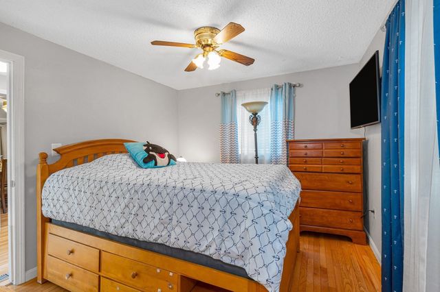 100 Village Dr, Dracut, MA 01826