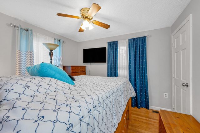 100 Village Dr, Dracut, MA 01826