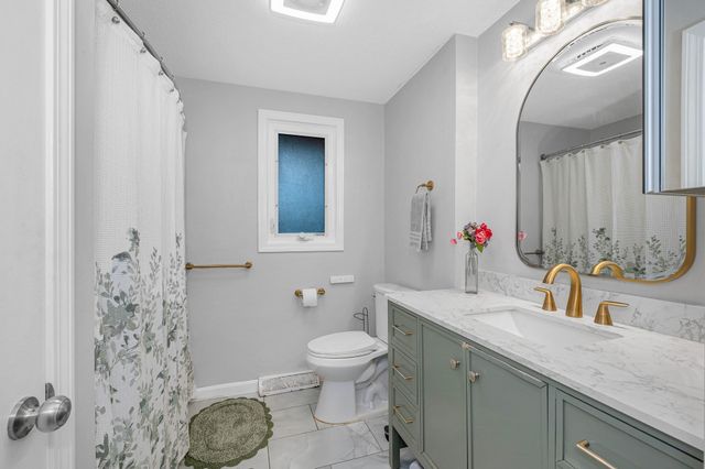 100 Village Dr, Dracut, MA 01826