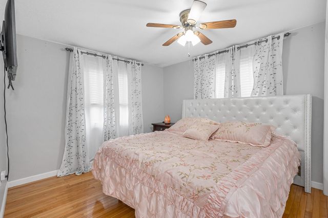 100 Village Dr, Dracut, MA 01826