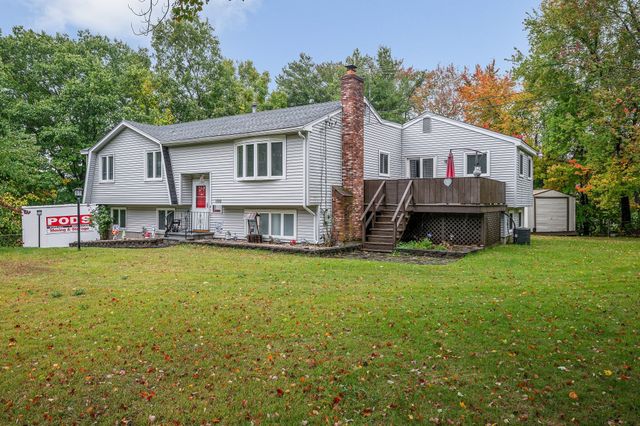 100 Village Dr, Dracut, MA 01826