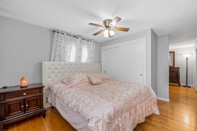 100 Village Dr, Dracut, MA 01826