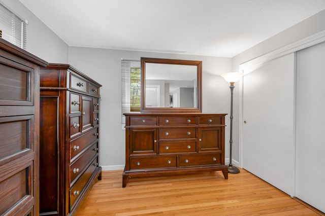 100 Village Dr, Dracut, MA 01826
