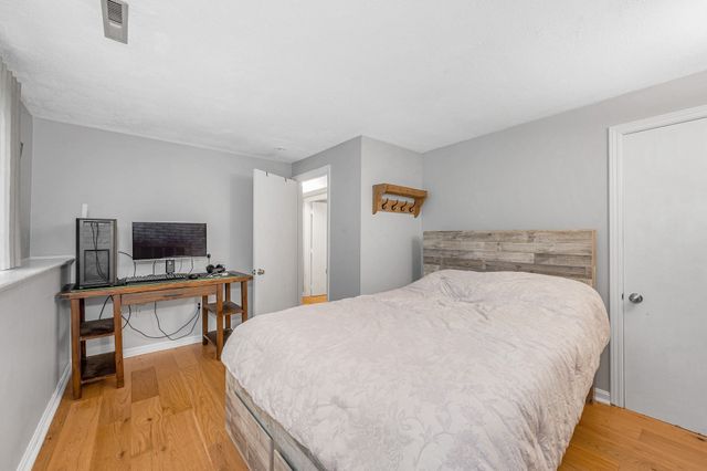 100 Village Dr, Dracut, MA 01826