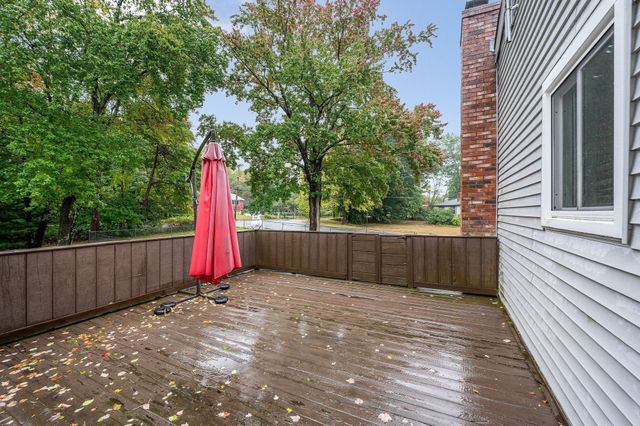 100 Village Dr, Dracut, MA 01826