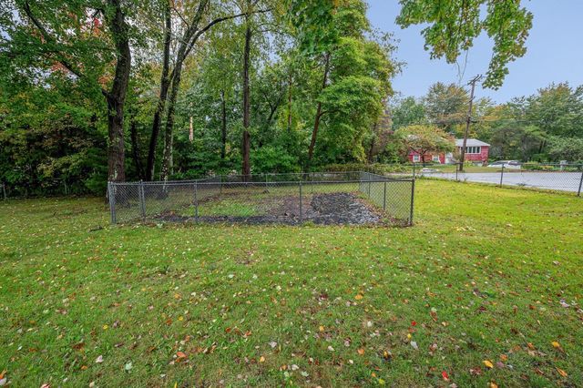 100 Village Dr, Dracut, MA 01826
