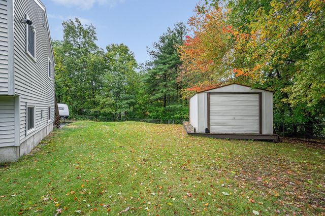 100 Village Dr, Dracut, MA 01826