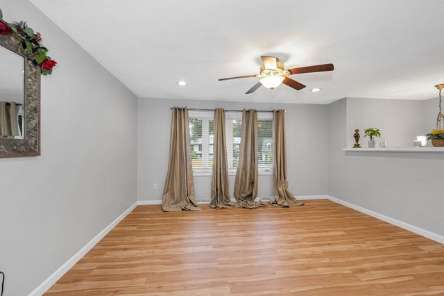 100 Village Dr, Dracut, MA 01826