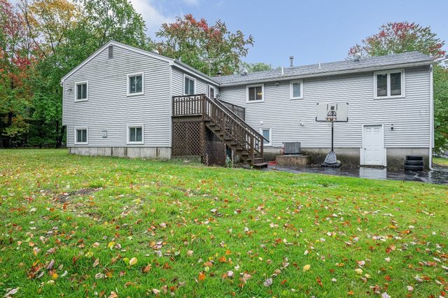100 Village Dr, Dracut, MA 01826