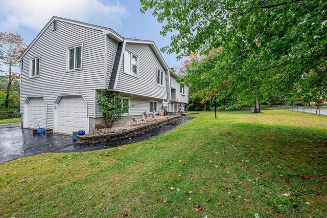 100 Village Dr, Dracut, MA 01826