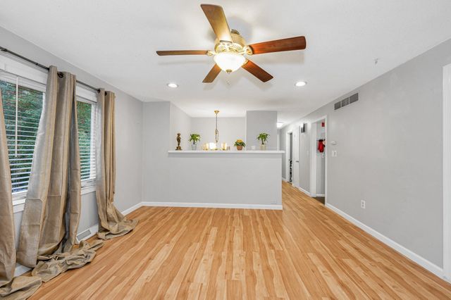100 Village Dr, Dracut, MA 01826