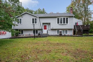 100 Village Dr, Dracut, MA 01826