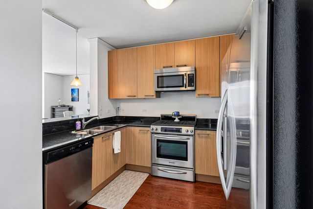 225 N Columbus Drive 6103, Chicago, IL 60601