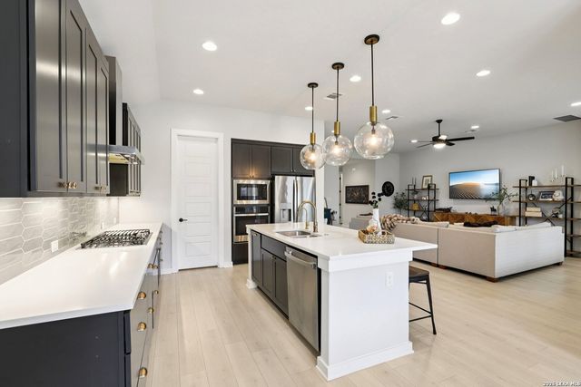 1538 Escarpment, New Braunfels, TX 78132