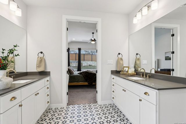 1538 Escarpment, New Braunfels, TX 78132