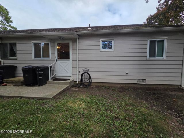 17 S Heron Street B, Manchester, NJ 08759