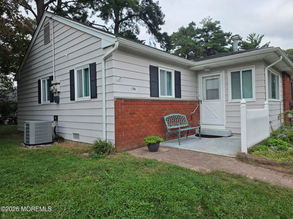 17 S Heron Street B, Manchester, NJ 08759