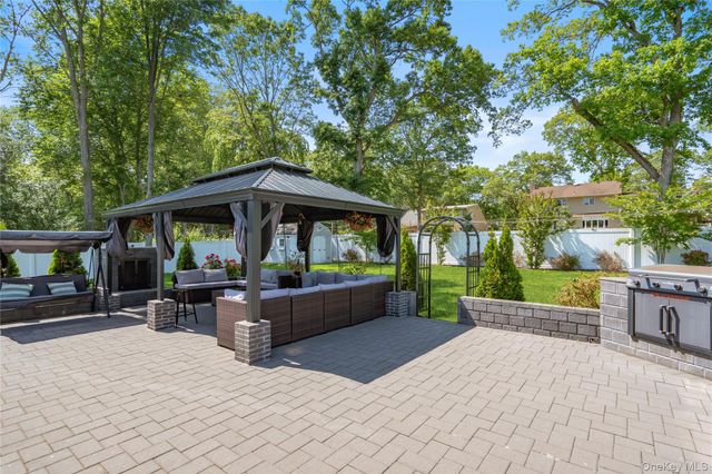 11 Gallatin Drive, Dix Hills, NY 11746