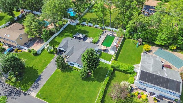 11 Gallatin Drive, Dix Hills, NY 11746