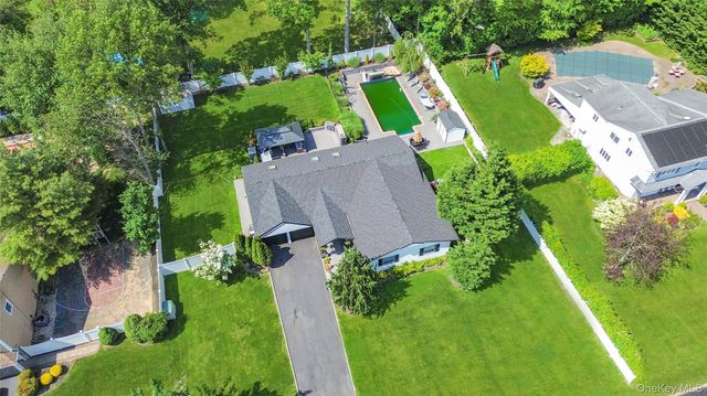 11 Gallatin Drive, Dix Hills, NY 11746