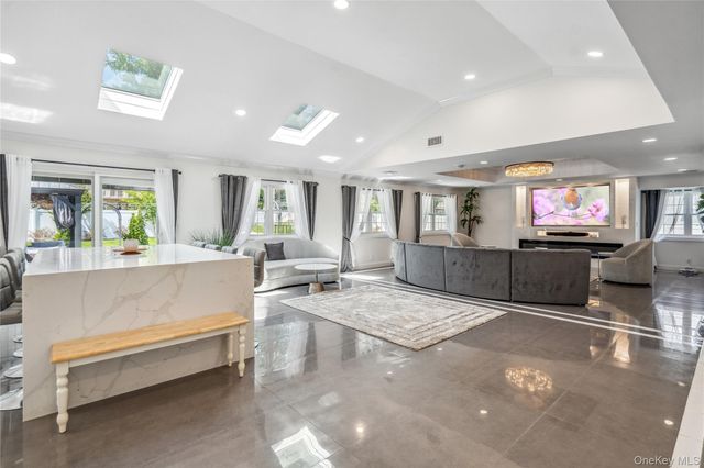 11 Gallatin Drive, Dix Hills, NY 11746