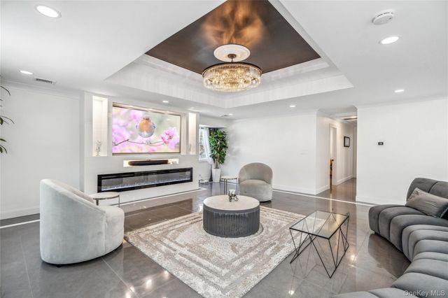 11 Gallatin Drive, Dix Hills, NY 11746