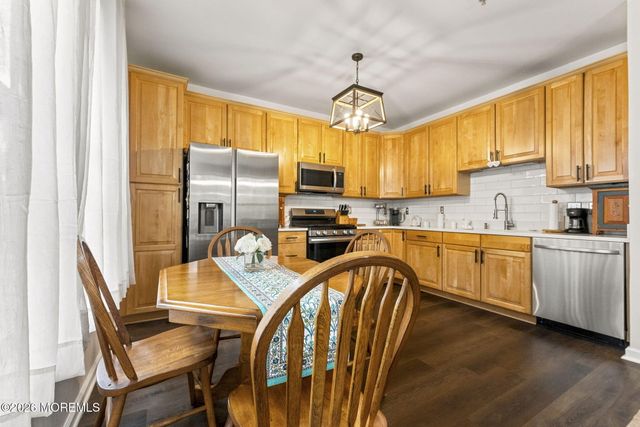 556 Saint Andrews Place, Manalapan, NJ 07726