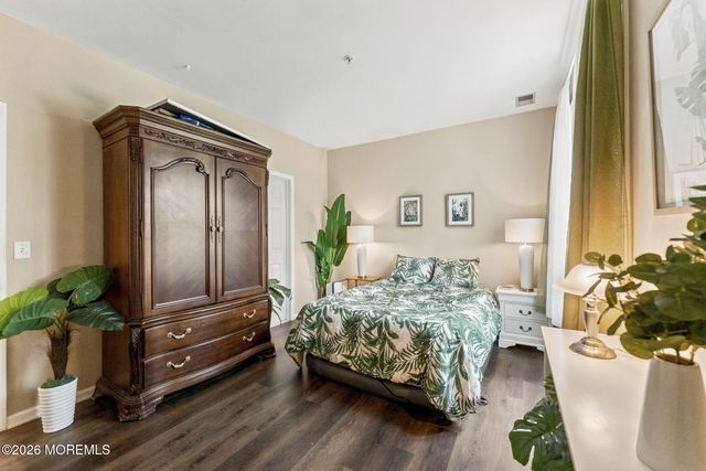 556 Saint Andrews Place, Manalapan, NJ 07726