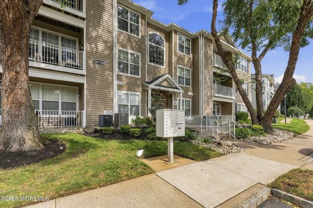 556 Saint Andrews Place, Manalapan, NJ 07726