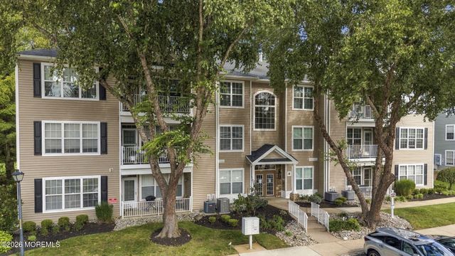 556 Saint Andrews Place, Manalapan, NJ 07726