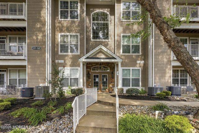 556 Saint Andrews Place, Manalapan, NJ 07726