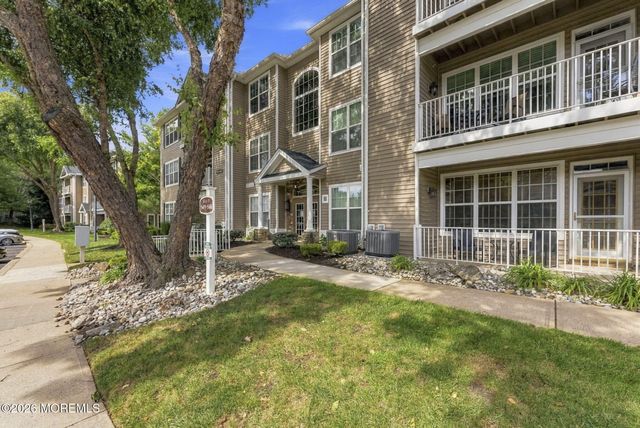 556 Saint Andrews Place, Manalapan, NJ 07726