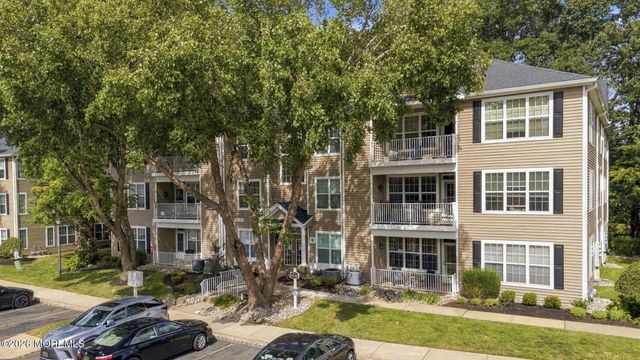 556 Saint Andrews Place, Manalapan, NJ 07726
